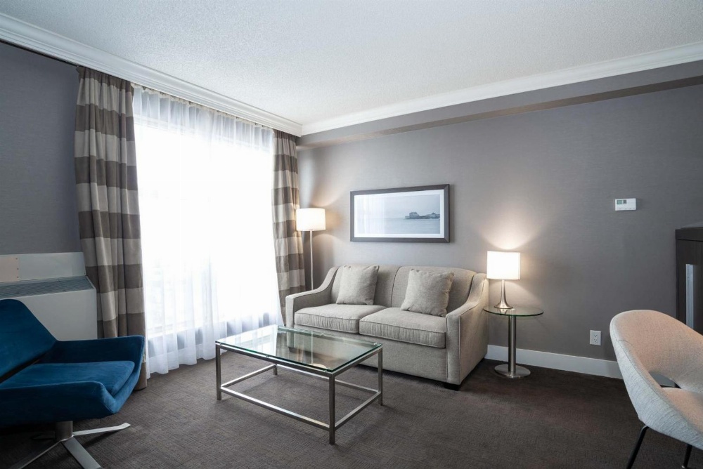 Sandman Signature Mississauga Hotel